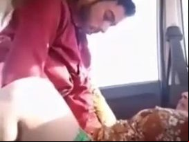 Maa ki bahen ko choda car mei