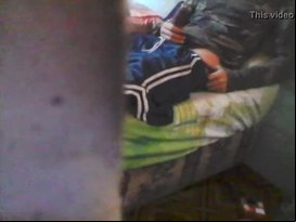 Espiando a mi hermano masturbandose