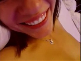 Novinha de 21 se masturba na cam